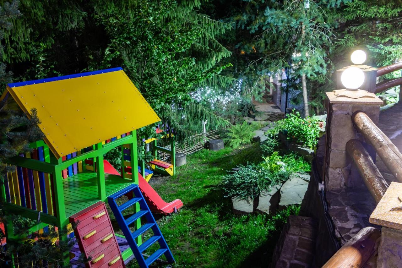 Karpatska Villa マイコリチン エクステリア 写真